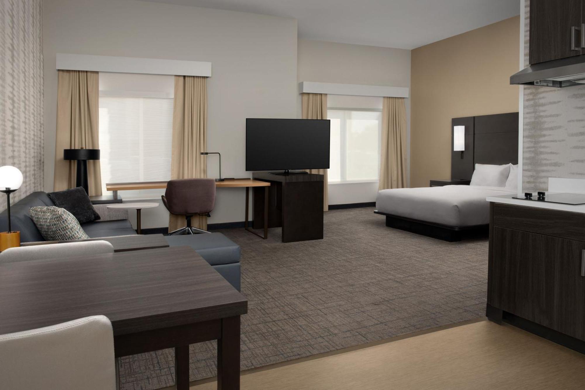 By Marriott Fresno 3*