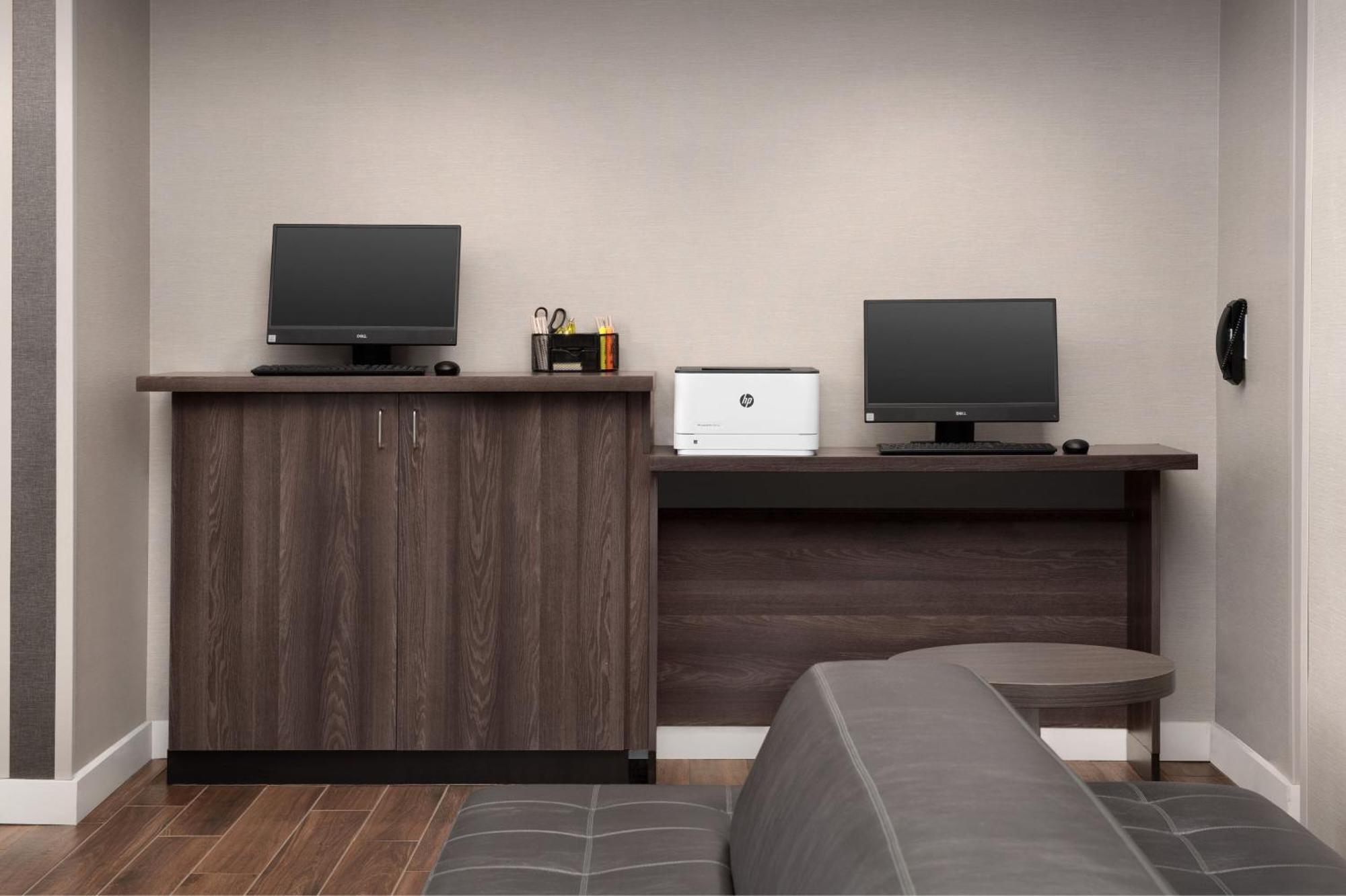Hotel By Marriott Fresno